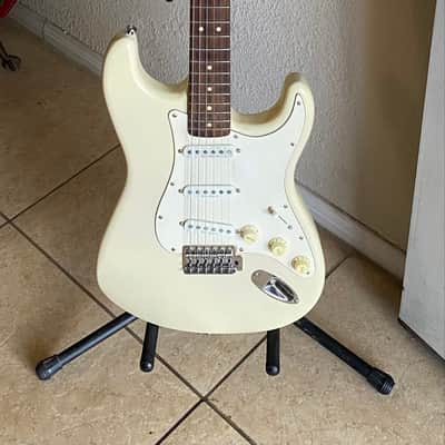 2012 Fender Squier Stratocaster 70’s Vintage Modified image 10