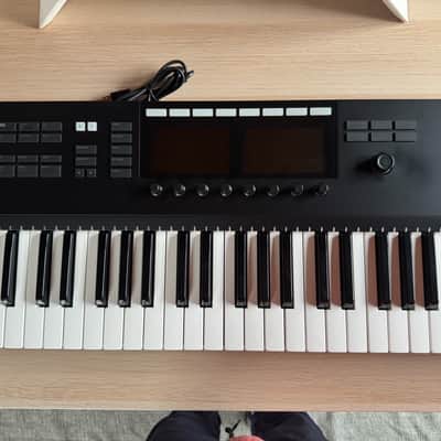 Native Instruments Komplete Kontrol S61 Mk2 - Black image 3