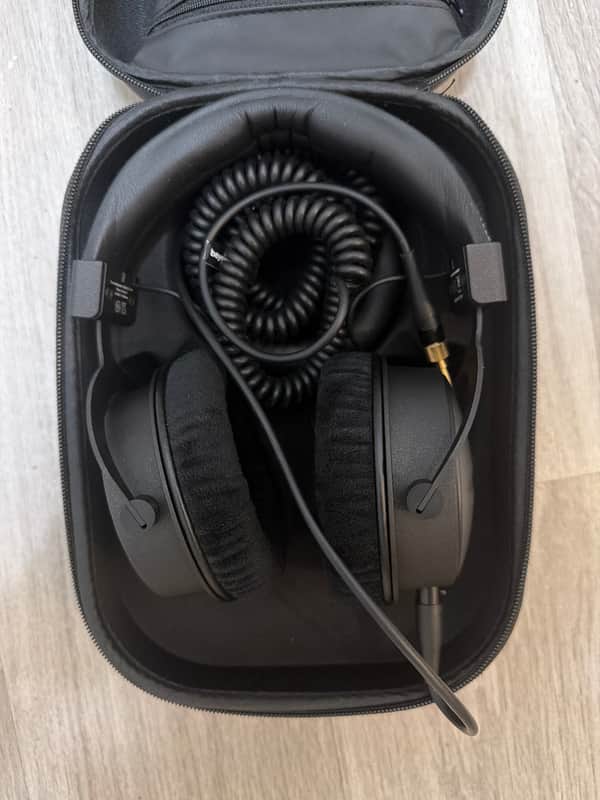 Beyerdynamic DT 1770 Pro Closed-Back Studio Headphones 2010s - Black image 1