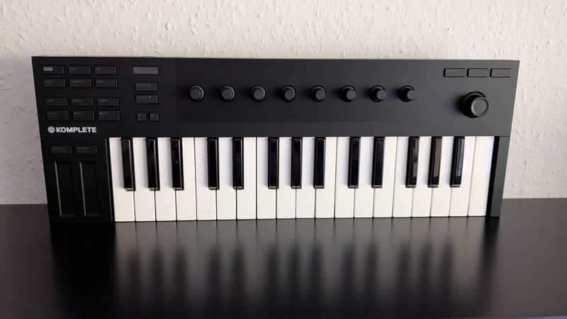 Native Instruments Komplete Kontrol M32 2019 - Black image 1