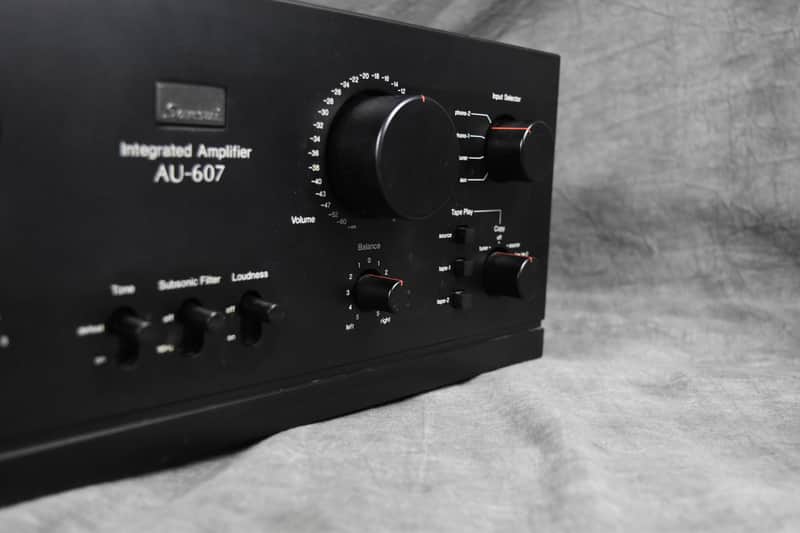 Sansui AU-607 Integrated Amplifier in Very Good Condition