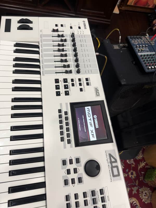 Yamaha motif xf6 white Motif xf6 white - Very good