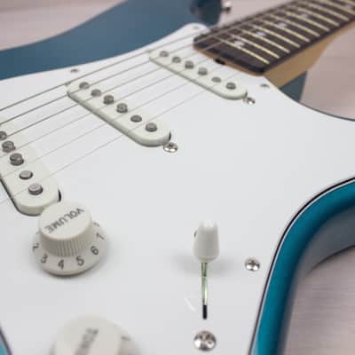 Fender FSR Collection Traditional Late 60s Stratocaster - Ocean Turquoise Metallic image 5