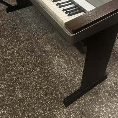 Yamaha DGX640 2010's - Walnut