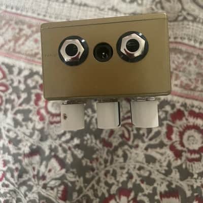 Walrus Audio Julia Chorus / Vibrato V2 Limited Edition - Sweetwater 2021 - Gold image 5