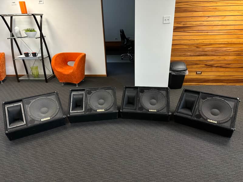 Yamaha SM15IV Club Series 15" Passive Monitors + QSC 900w Power Amp image 1