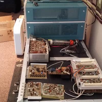 Tektronix 7704A is a modular oscilloscope system Silver/Blue image 4