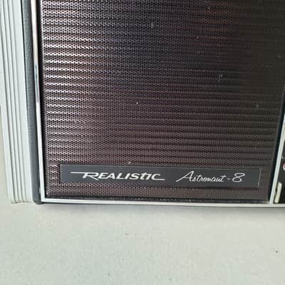 Vintage Realistic Astronaut 8 #12-751A Portable AM/FM/SW Radio
