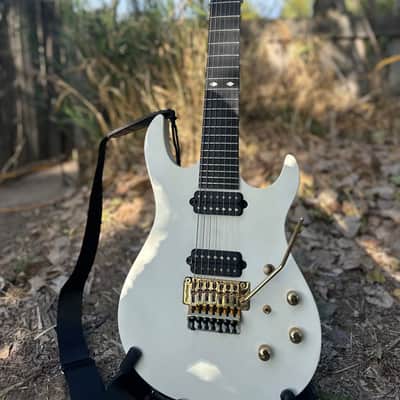 Carvin Dc727 - White 7 string with original Floyd image 3