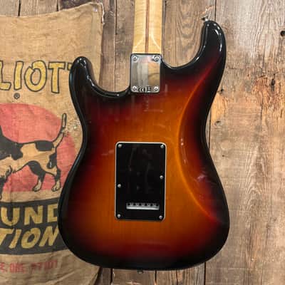 Fender American Special Stratocaster HSS with Rosewood Fretboard 2010 - 2018 - 3-Color Sunburst image 4