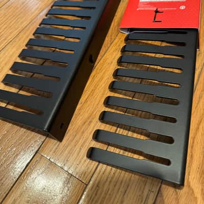 Gator Frameworks Wall-Mounted Cable Hanger Black (2x) image 2