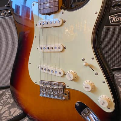 Fender - Classic Series Standard Strat / Rosewood - 3t-SB w /Gig Bag - 2010 - Used image 7