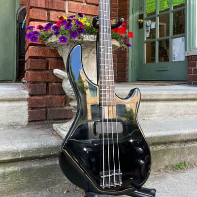Dean Edge 09 4-String Bass w/ Gig Bag (Excellent Condition, 2013, Classic Black) image 1