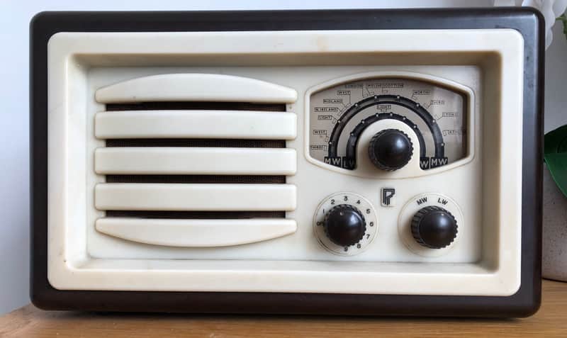 Radio Rentals RR56 valve radio 1950’s could be modified? RR56 1950 - Bakelite image 1