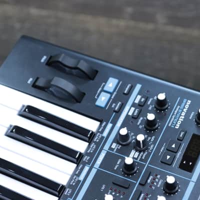 Novation Bass Station II Paraphonic Analogue Synthesizer 25-Note Keyboard w/Box image 9