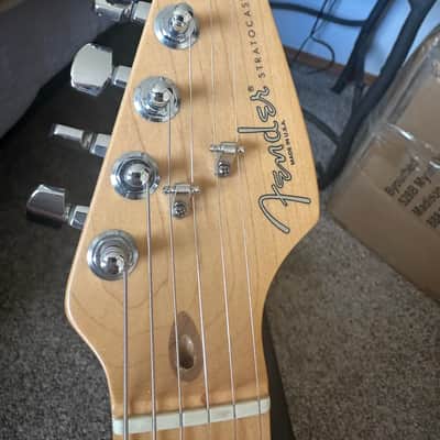 Fender American Standard Stratocaster with Maple Fretboard 1998- Brown Sunburst image 3