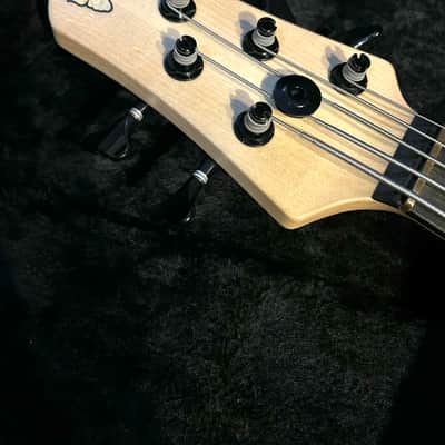 Fodera Monarch Standard 2025 - Walnut body, Ivorywood top - Satin image 6