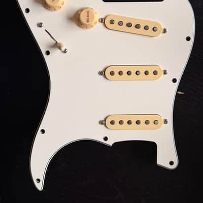 Fender Player II Stratocaster Loaded SSS Pickguard image 1