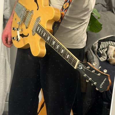 Epiphone Casino Left-Handed Natural + Maestro Vibrola + Hardcase image 4