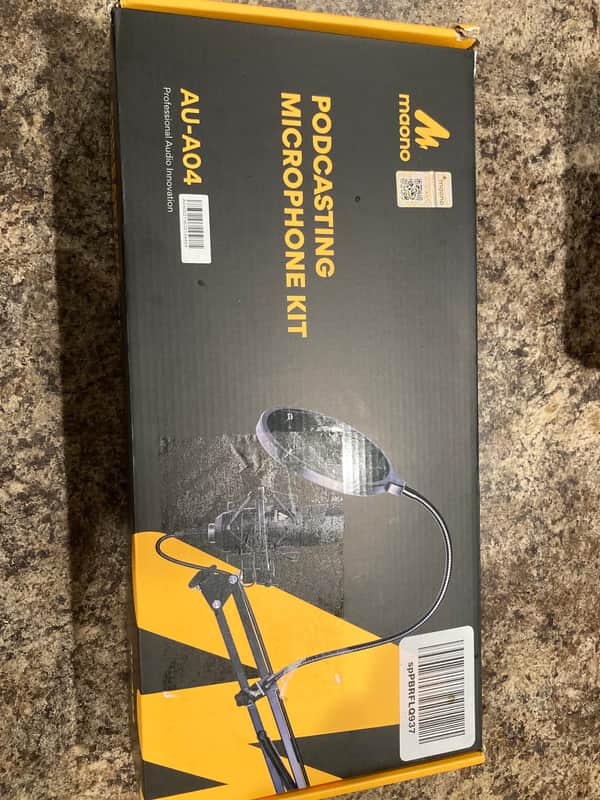 Maono Podcasting Microphone Kit AU-A04 image 1