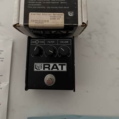 ProCo Rat pro white face 85 edition - Black and white image 12