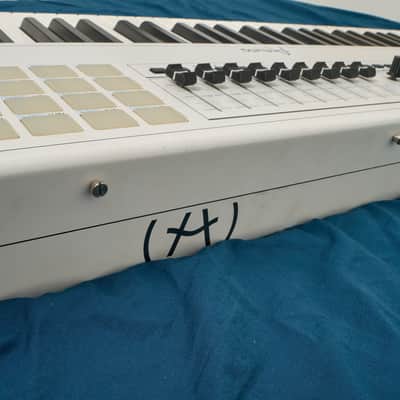 Arturia KeyLab 88 MIDI Controller MIDI Controller Mark I Mark 1 - White image 2