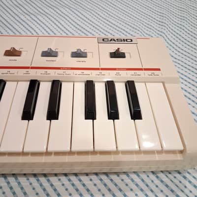 Casio MT-40 Casiotone 37-Key Synthesizer 1981 - 1982 - White image 6