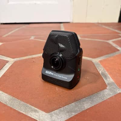 Zoom Q2n-4K Ultra High Definition Handy Video Recorder with XY Mic 2019 - Present - Black image 2