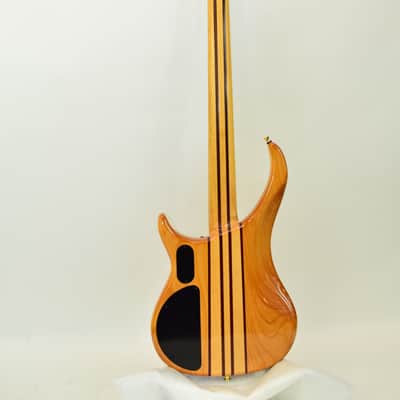 Peavey Cirrus 4 4-String Bass, Natural w/ Case image 13