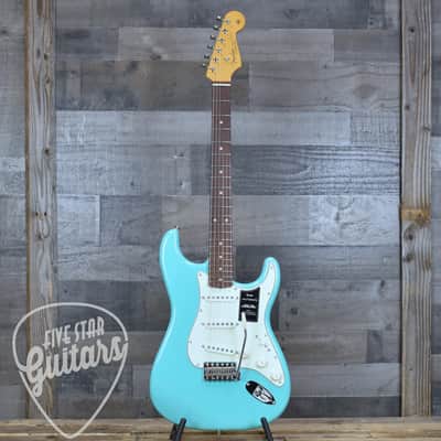 Mint Fender Vintera  III Early 60s Stratocaster - Seafoam Green with Gigbag image 3