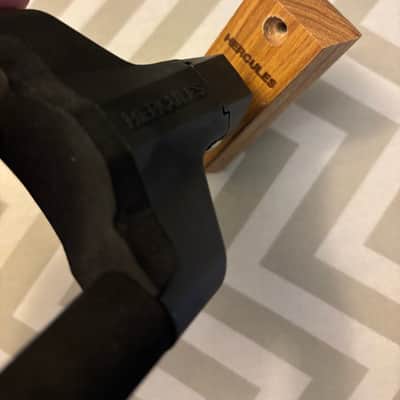Hercules GSP38WB Auto Grip Short Arm Guitar Wall Hanger with Wooden Base 2010s - Natural/Black image 4