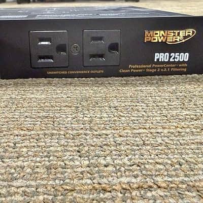 Monster Pro 2500, 10-Outlet, Power Conditioner w/ Littlite 18X-HI, Excellent Condition image 4