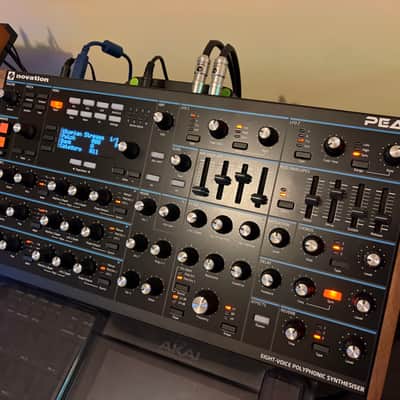 Novation Peak- W/ Analog case, Decksaver and stand