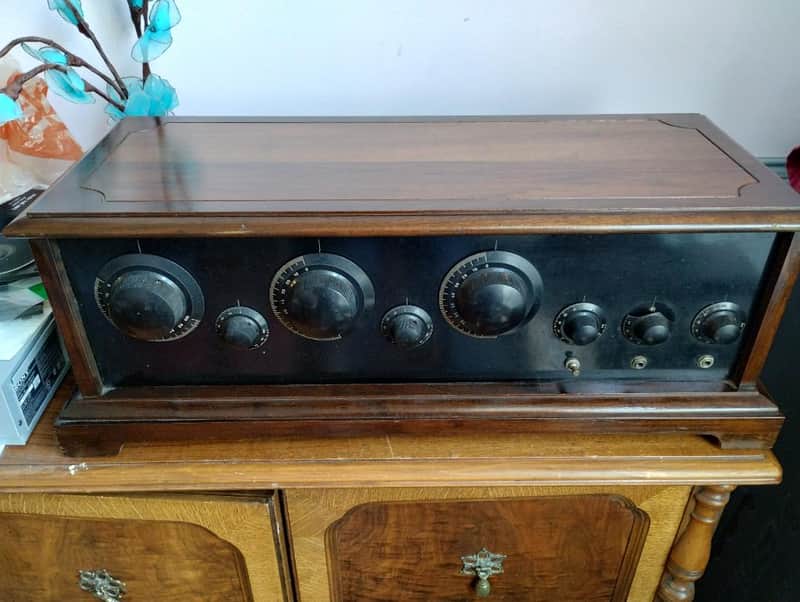 Dixie Five tube radio in excellent cosmetic condition for repair - 1920's image 1