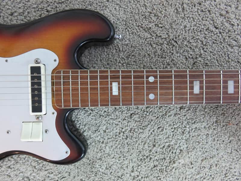 Vintage 1960s Teisco Kent Made in Japan Bizarre Guitar Rare 1 Pick