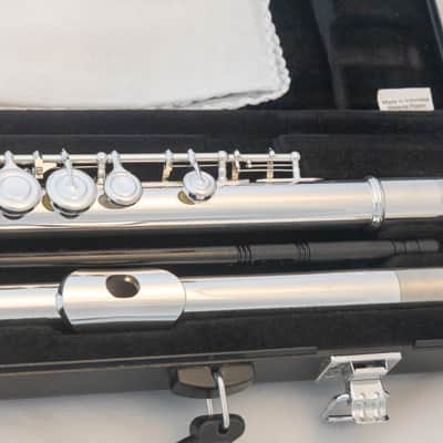 Yamaha YFL-222 Standard Silver-plated Flute *Cleaned & Serviced *Ready to play image 2