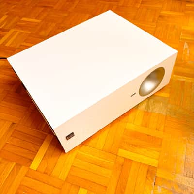 Yamaha NS-SW210 Active Slim Subwoofer –White – Excellent Condition – Fully Working! image 9