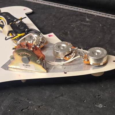 Fender Noiseless Stratocaster Pre Wired Pickguard - White/White image 5