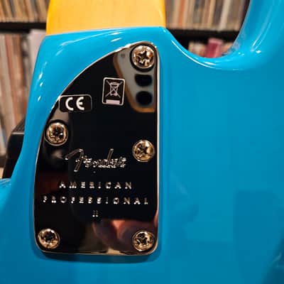 Fender American Professional II Jazz Bass with Rosewood Fretboard 2021 Miami Blue image 7