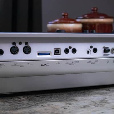 Korg KROSS 2 88 88-Key Synthesizer Workstation image 4
