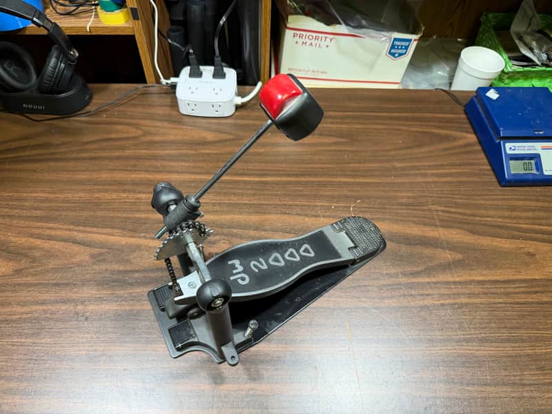 Drum Workshop DW 2000 Series Single Chain Bass Drum Pedal image 1