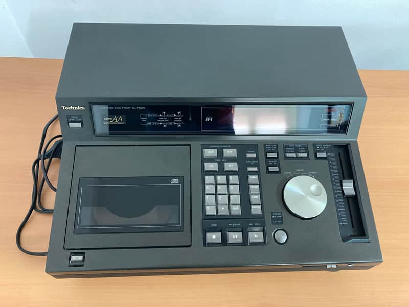 Technics SL-P1200 Compact Disc Player image 1