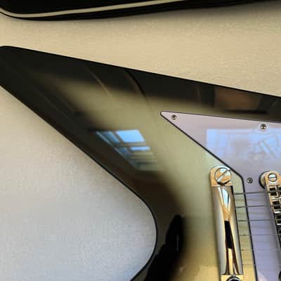 NEW Epiphone Flying V '70s Silverburst 1970s Case Papers_288 image 5