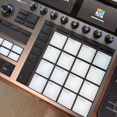 Native Instruments Maschine Plus 2020 - Present - Black image 6