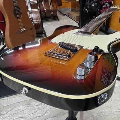 Fender Telecaster American Deluxe Electric guitar made in the USA – Sunburst – 2002 ... image 11