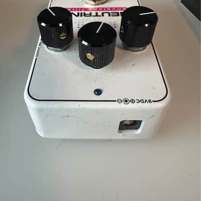 Keeley Neutrino V2 Envelope Filter Pedal - White image 2