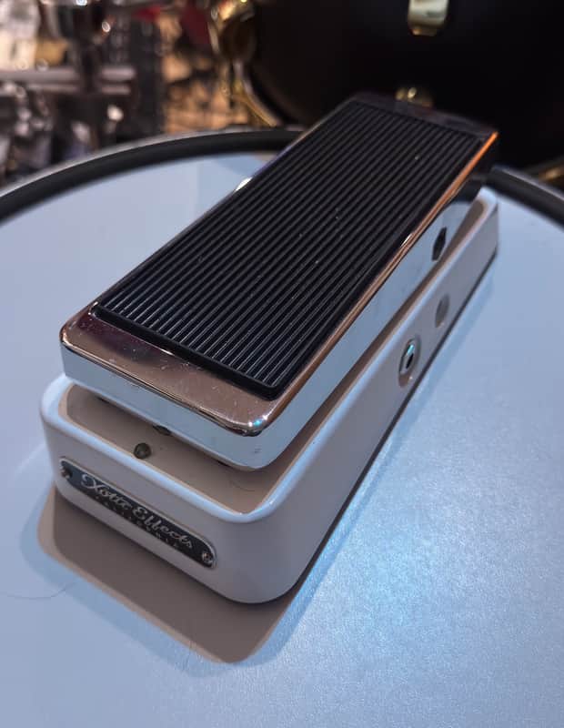 Xotic XW-1 Wah 2010s - White image 1