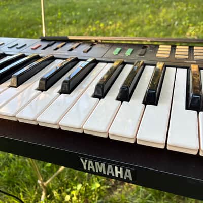 Yamaha PSR-11 1980's w/ stand and original power supply! image 2
