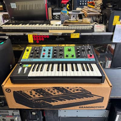 Moog Grandmother 32-Key Semi-Modular Analog Synthesizer in box //ARMENS// image 2