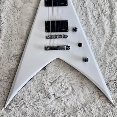 Jackson Pro Series King V™ KVTMG Electric Guitar, Ebony Fingerboard, Snow White image 7